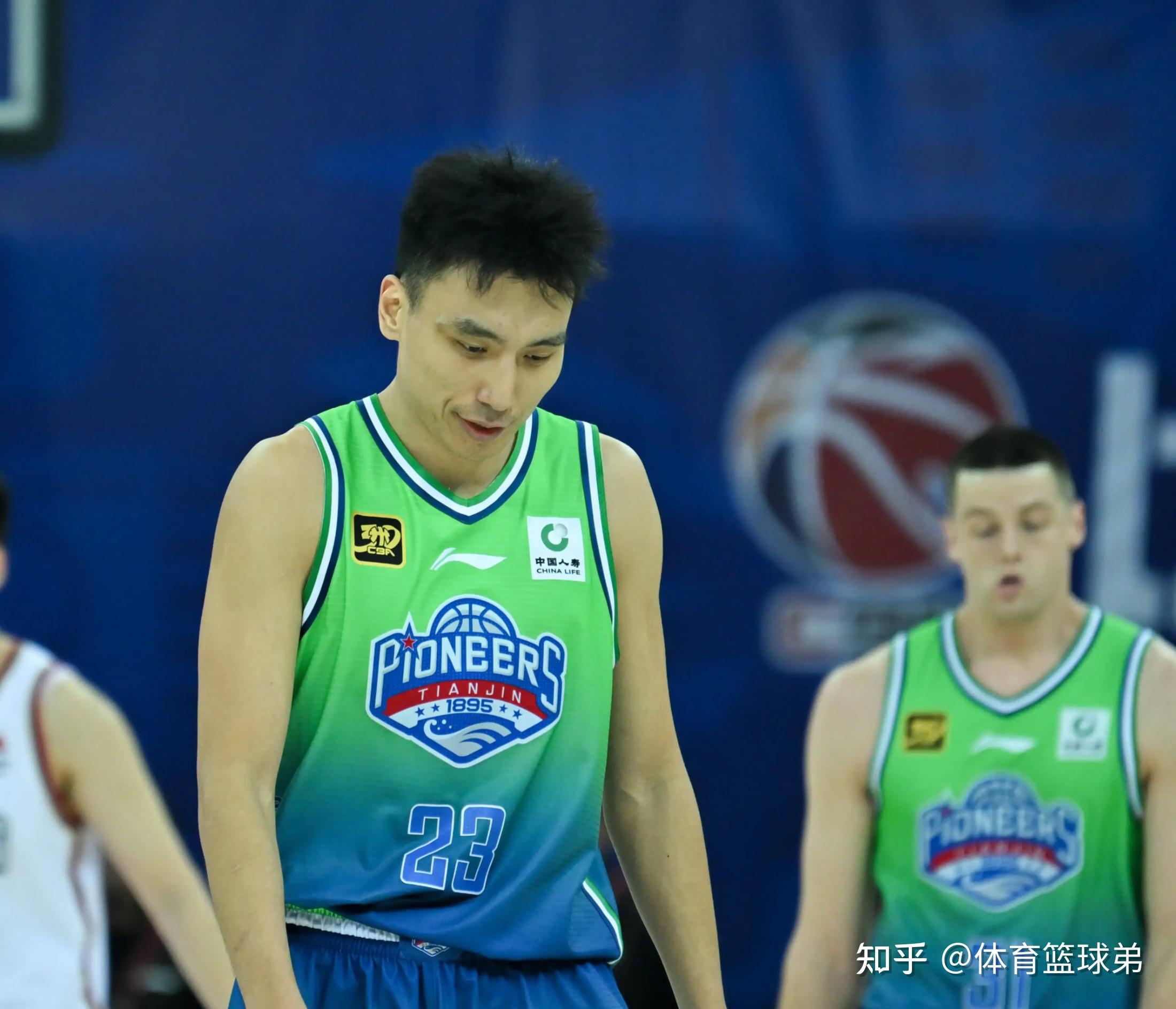 包含关键时刻广厦男篮备战欧冠；防线松动细节曝光；赛场秩序良好；年轻球员得到机会的词条-英雄联盟电竞